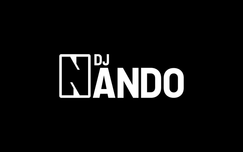 Logo van DJ Nando in wit op zwart